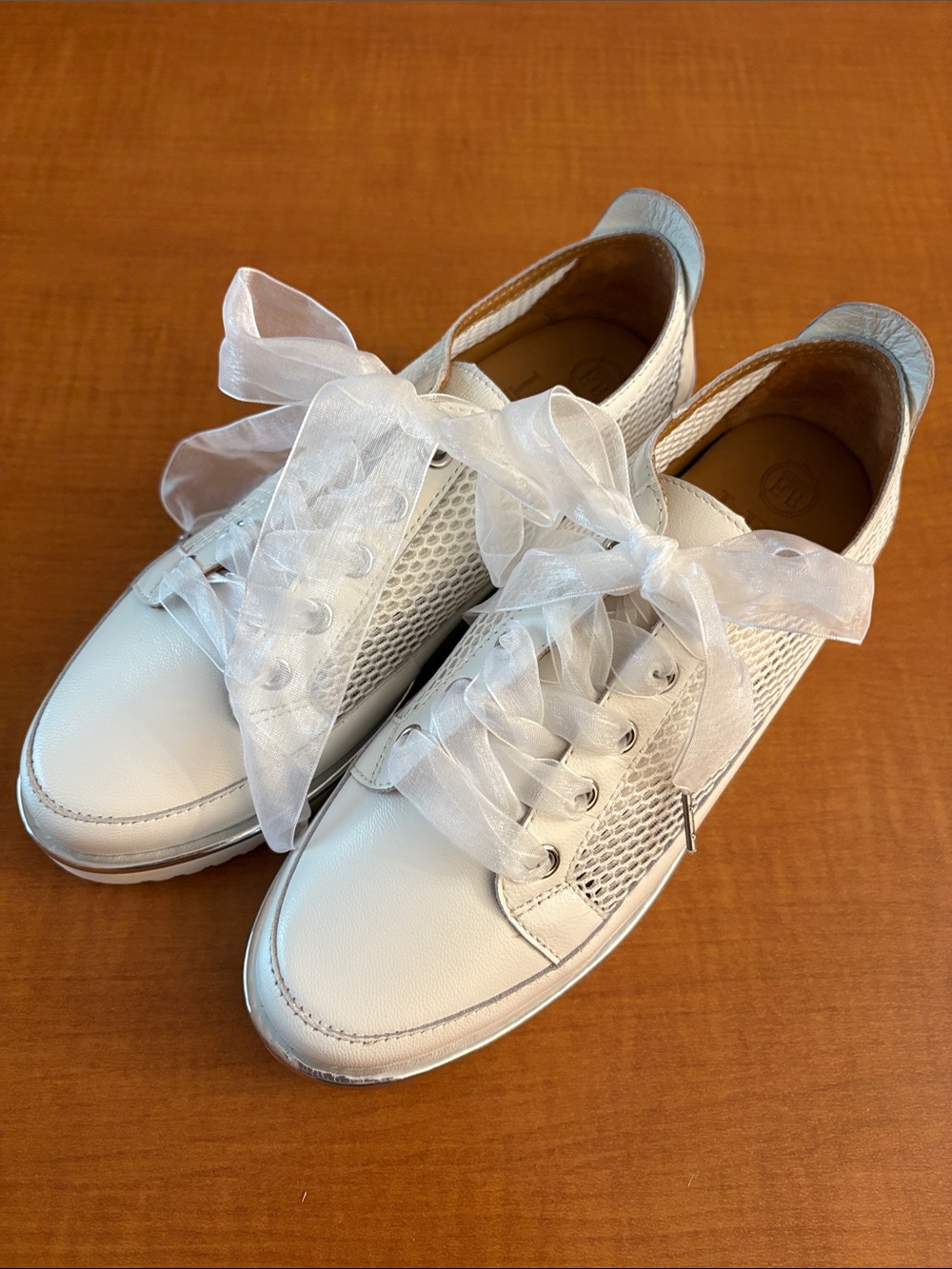 NWOB L’Amour Des Pieds White Zafira Sz 6.5. - Picture 6 of 10